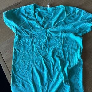 Lululemon workout top